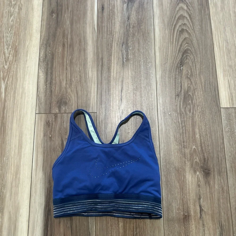 Nike dri fit Women's Sports Bra size small